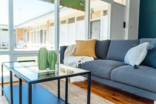 High Tide Glenelg Free WiFi AC Walk to Beach and Jetty Road - 6