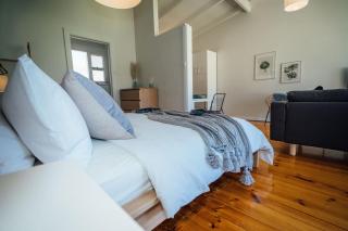 High Tide Glenelg Free WiFi AC Walk to Beach and Jetty Road - 3