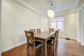 Cozy Basement Bedroom with Private Bathroom and Free Parking - 8