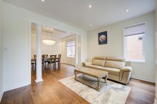 Cozy Basement Bedroom with Private Bathroom and Free Parking - 9