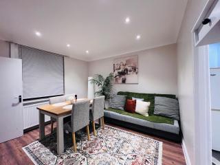 3 Bedroom Home Sleeps 6 Families & Contractors - 9