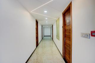 Townhouse Oak Govindpuri Station Formerly Montto Plaza - 2
