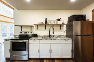 The Perch Creekhouse - Sleeps up to 10 - 1