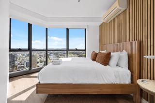 Level 49 3BR - River & Bridge Views, Pool & Parking - 7