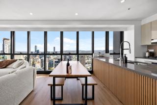 Level 49 3BR - River & Bridge Views, Pool & Parking - 8