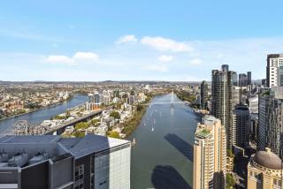 Level 49 3BR - River & Bridge Views, Pool & Parking - 9