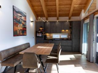 Ski-in ski-out chalet with beautiful view - 9