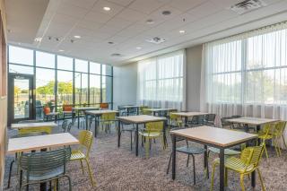 Spark By Hilton Madison Central - 3