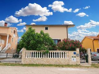 Apartments with A - C in Valbandon-Istrien 44268 - 7