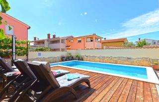 Holiday Home with Pool Peroj-Fazana (Region) 39007 - 3