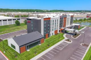 Hilton Garden Inn Kansas City Riverside - 2