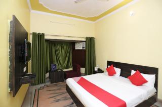 Hotel O Greenview Near Munshi Pulia Metro Station - 0
