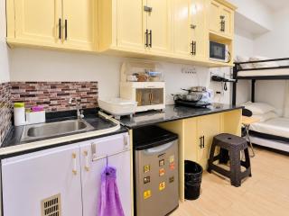 Studio Unit at the center of Alabang - 4