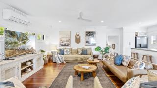 Mylara Beachfront Holiday Home - 1