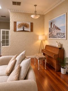 5Bedroom Spacious Vintage Home with a Granny Flat - 7