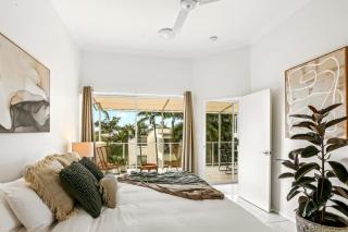 The Flirty Flamingo - Two bedroom seaside Condo - 2