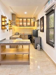Prince & Princess Suites Luxury Modern Retreat - 6