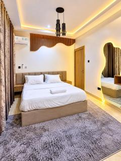 Prince & Princess Suites Luxury Modern Retreat - 4