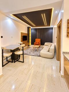 Prince & Princess Suites Luxury Modern Retreat - 3