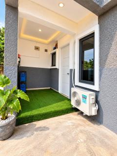 Prince & Princess Suites Luxury Modern Retreat - 2