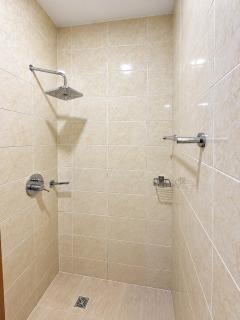 Prince & Princess Suites Luxury Modern Retreat - 1