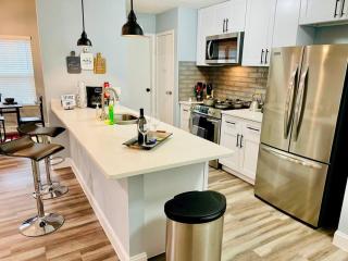 House 3 Bed, 2Bath, FREE Parking in The Woodlands - 6