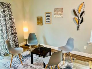 House 3 Bed, 2Bath, FREE Parking in The Woodlands - 4