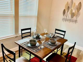 House 3 Bed, 2Bath, FREE Parking in The Woodlands - 3