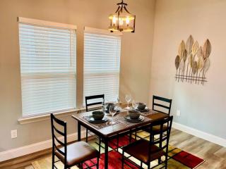 House 3 Bed, 2Bath, FREE Parking in The Woodlands - 1
