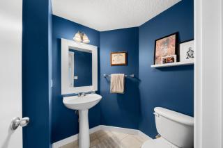 The Lafayette Den, Private Bath, Marda Loop - 1