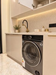Parkwood Residence 3Room Apartment with Balcony City Views - 4