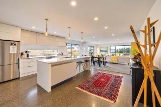 Hillside Haven Perfect Getaway in Lake Tekapo - 3