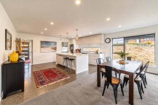 Hillside Haven Perfect Getaway in Lake Tekapo - 2