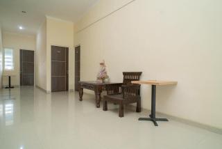 RedDoorz At Sukomanunggal Surabaya - 2