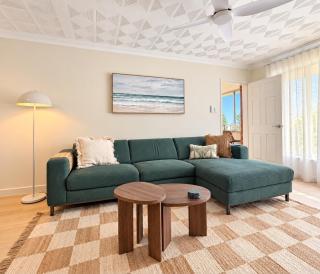 200m to Scarborough Beach - Sunset Views & Ocean Peeks - 8