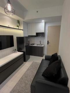 Vicienta Luxury Stay 2BR Apartment at Stanford Meikarta - 7
