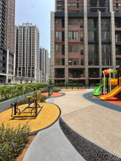Vicienta Luxury Stay 2BR Apartment at Stanford Meikarta - 3