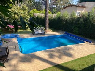 Increíble casa en centro de Avándaro, alberca, jacuzzi, asador, hamaca - 0