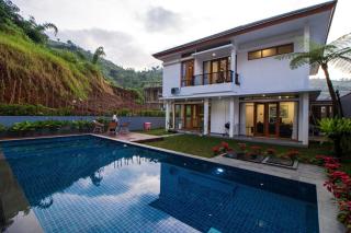 Private Pool & City View Villa - Family Only 4BR - 2