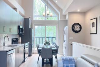 The Canmore Mountain Twin Retreat with Heated Pool & Hot Tub - 1