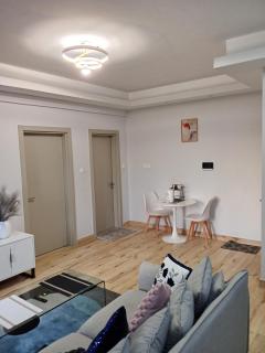 Prime Westlands 1BR with Rooftop Pool Gym and Skyline Views Opposite JW Marriott and GTC, easy access to Malls and everything you need - Nairobi - 3