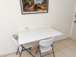 Departamento 21, cama king, cocineta , cerca del CAS,CIMA, CRIT, centro de gobierno y galerias mall - 3