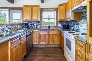 Large Blue Mountain Chalet Near Ski Hills, Sleeps 20, Walk to The Village, Hot Tub, Sauna, Ping Pong, Petfriendly - 6