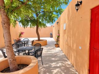 Loft 25 excelente y comodo, cerca del vado del rio, consulado,CAS, galerias mall , cama queen , cocineta - 1