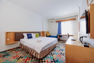 Urbanview Hotel D Calton Sukabumi - 0