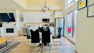 The Canmore Mountain View Retreat with Heated Pool & Hot Tub - Canmore - 2