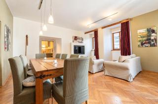 Spacious & Quiet 2-Bedroom Under Prague Castle - Praga - 5