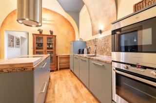 Spacious & Quiet 2-Bedroom Under Prague Castle - Praga - 1