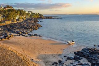 Takapuna Beachfront w Stunning Views - 5