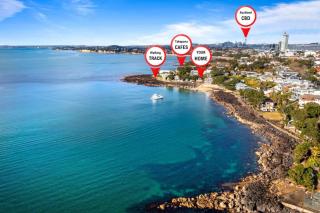 Takapuna Beachfront w Stunning Views - 2